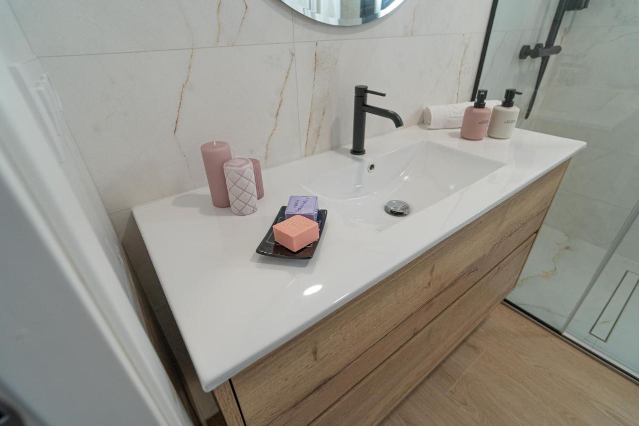 Riam Suites Apartamentos Los Palacios Y Villafranca Dış mekan fotoğraf
