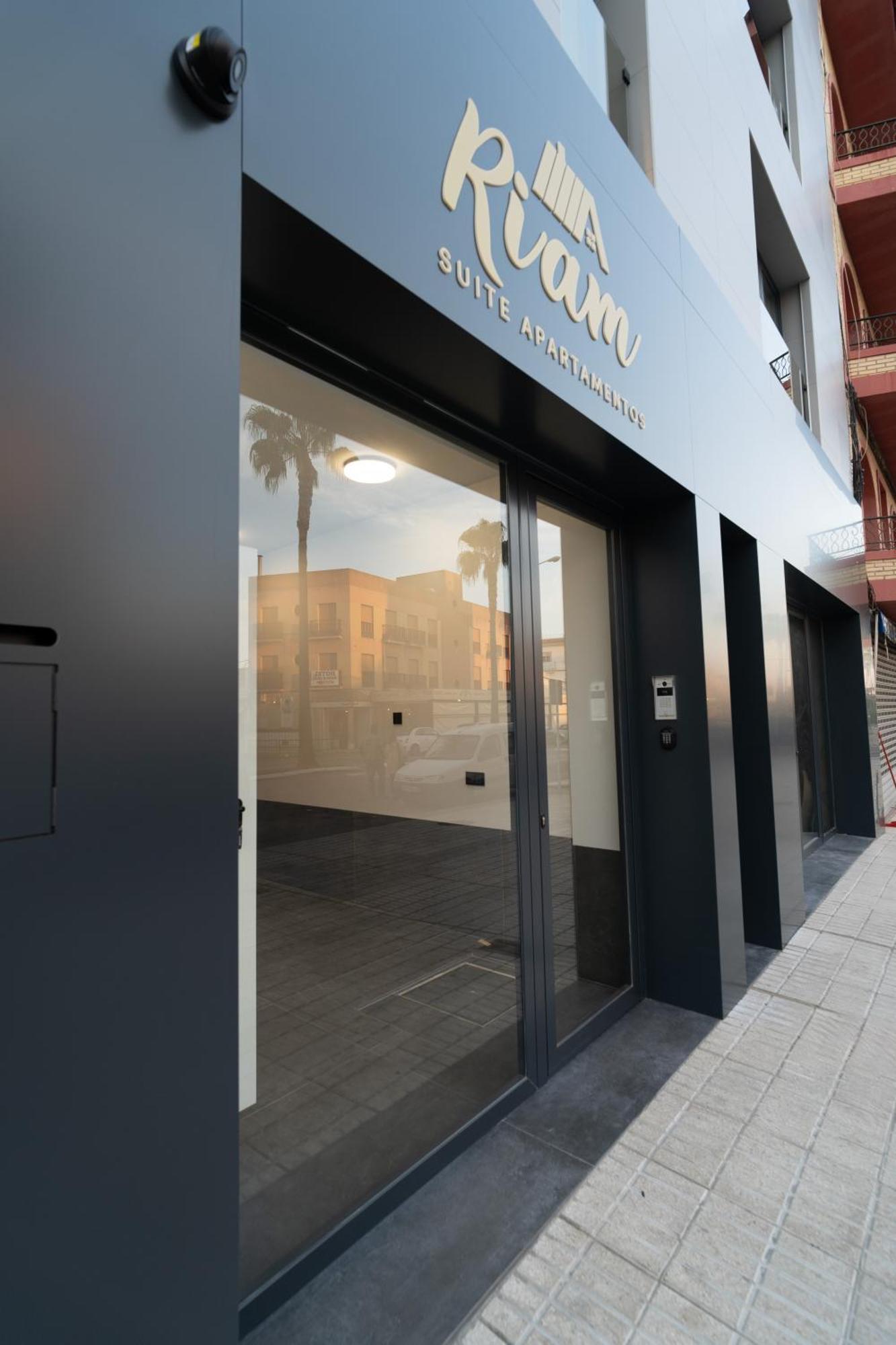 Riam Suites Apartamentos Los Palacios Y Villafranca Dış mekan fotoğraf